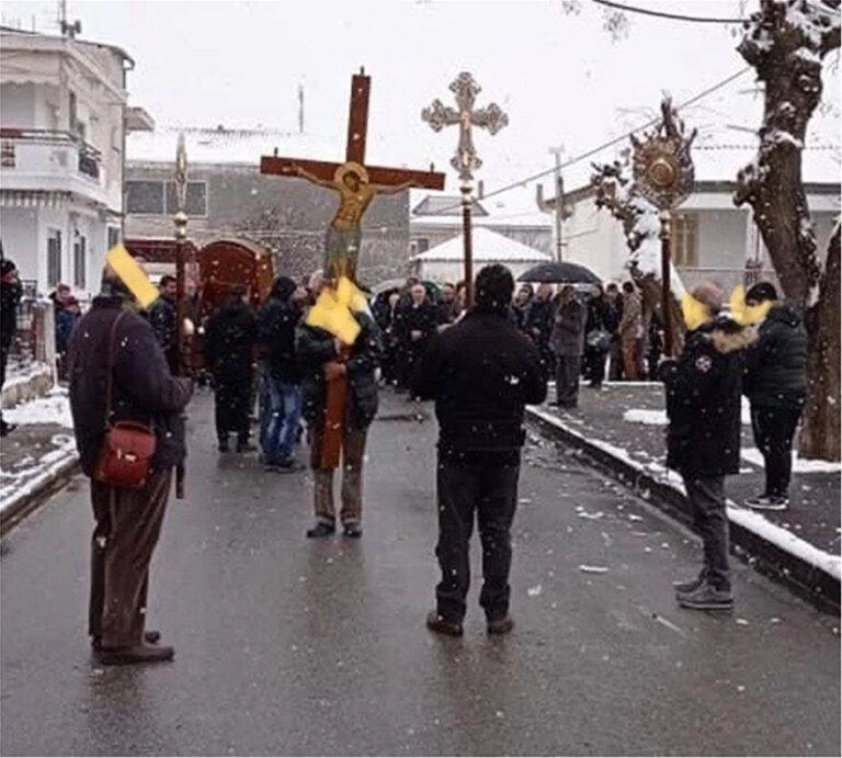 Τους πιάσανε στον ύπνο στη Δράμα! Κάνανε λιτανεία εν μεσω χιονιά και δαιμονίστηκε το αθηναϊκοκεντρικό κράτος…